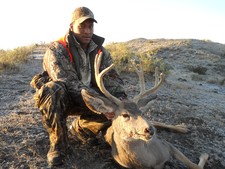 Mule deer hunting in Montana with a hunting guide. Redbone Outfitting is an experienced Montana Hunting Outfitting business. 